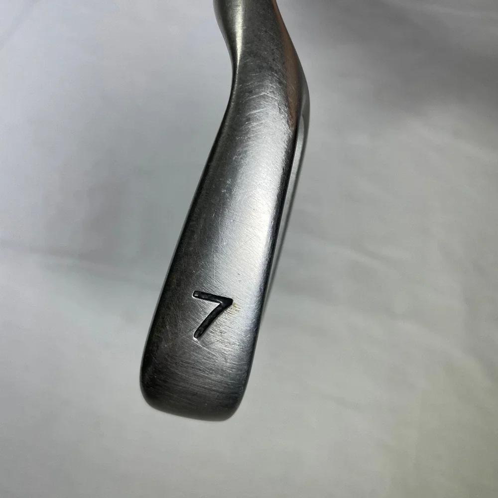 Ping Moxie RH Junior 7-Iron, Y-Flex Ping Moxie graphite shaft,‎ Ping grip.